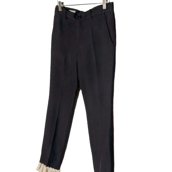 Gucci 2016 Black Trousers With Ruffle Accent - Picture 2 of 8